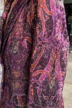 Load image into Gallery viewer, Patterned Blazer in velvet with fringes

